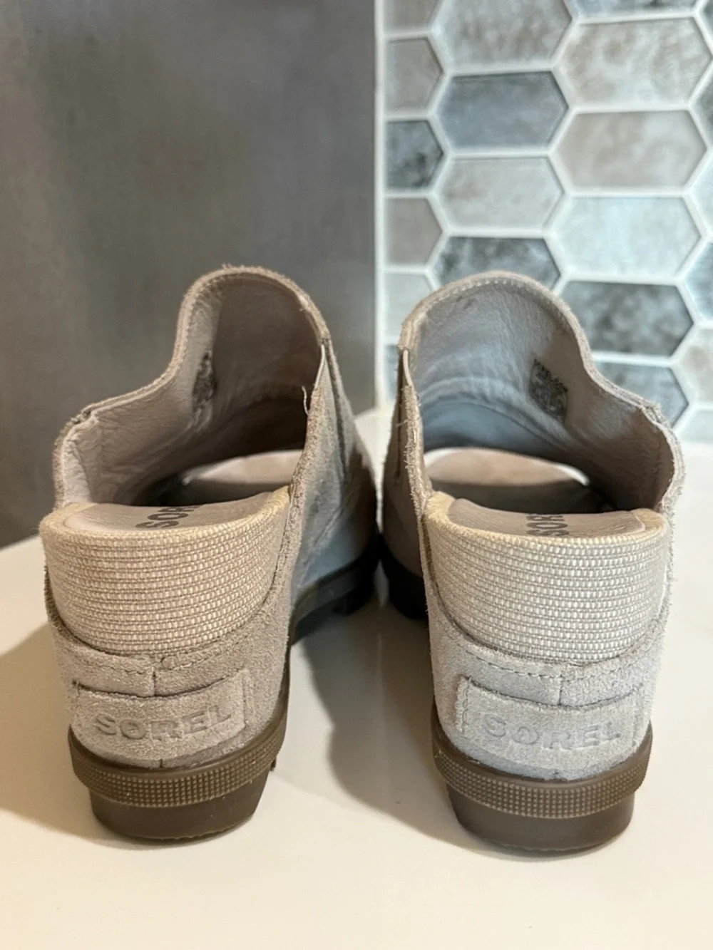 Sorel Women's Joanie II Slide Wedge Light Gray Suede Open-Toe Sandals